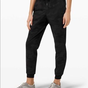 NWT Lululemon On the Fly Jogger *Luxtreme Heritage 365 Camo Deep Coal Multi 10